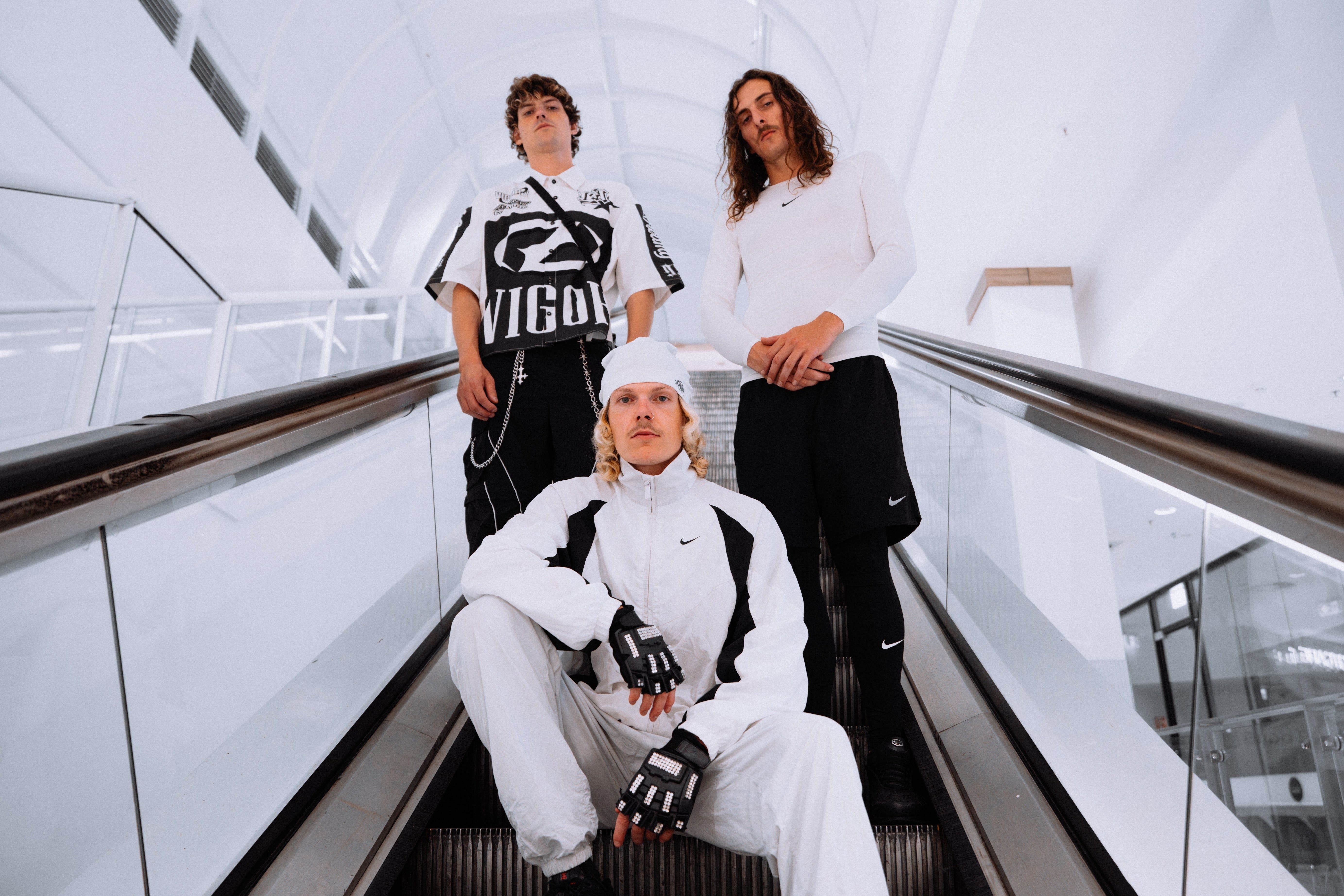 Diamond Construct Unleash New Single "Discarded"